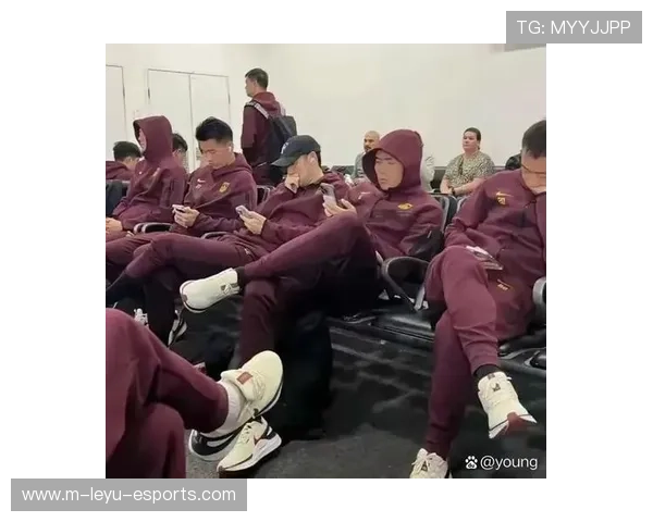 中国足球球星因踢球遭批评引发热议深度剖析背后的争议与舆论压力 中国足球球星因踢球遭批评引发热议深度剖析背后的争议与舆论压力