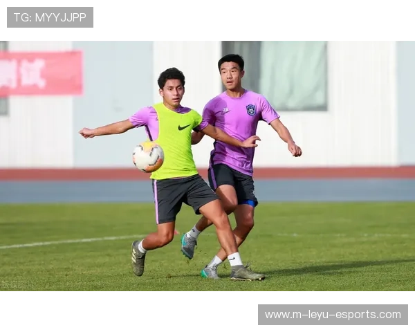 足球场上的外星人究竟是谁 他超凡的技艺和神秘身份引发热议