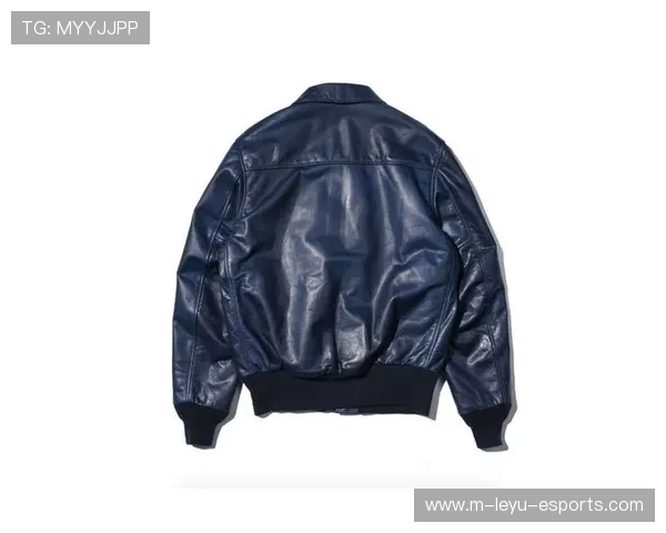 足球明星球衣背后的故事与传奇解析：从经典款到现代设计的变迁